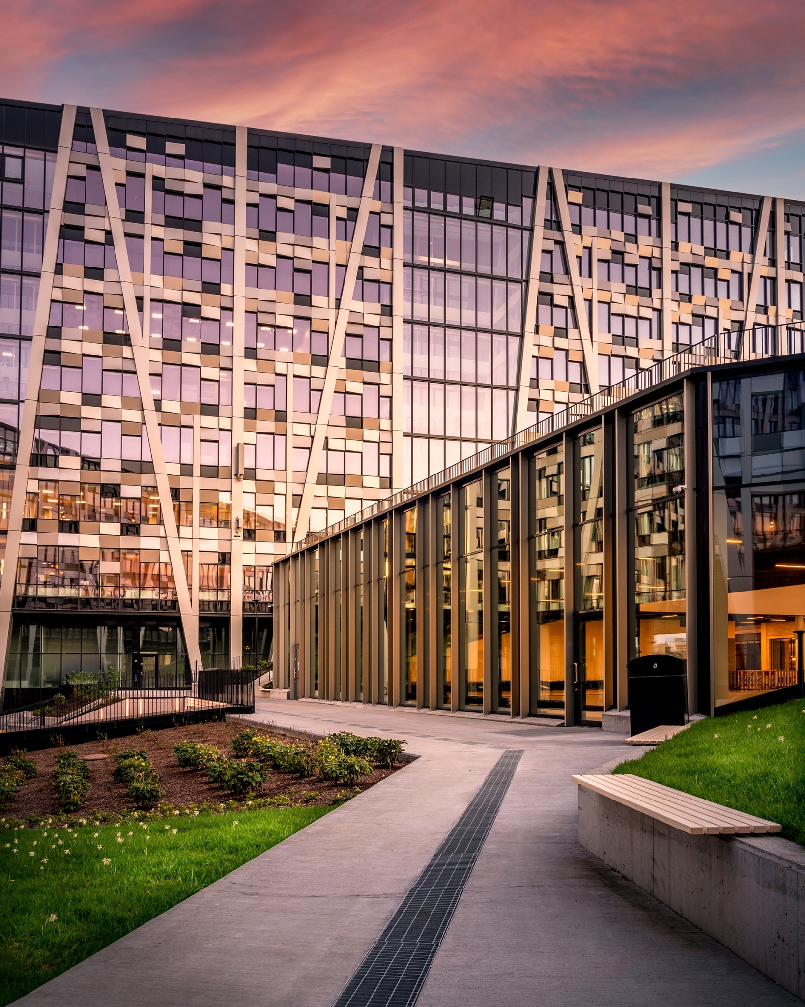 Okern Portal 04 Roger Holmen DARK